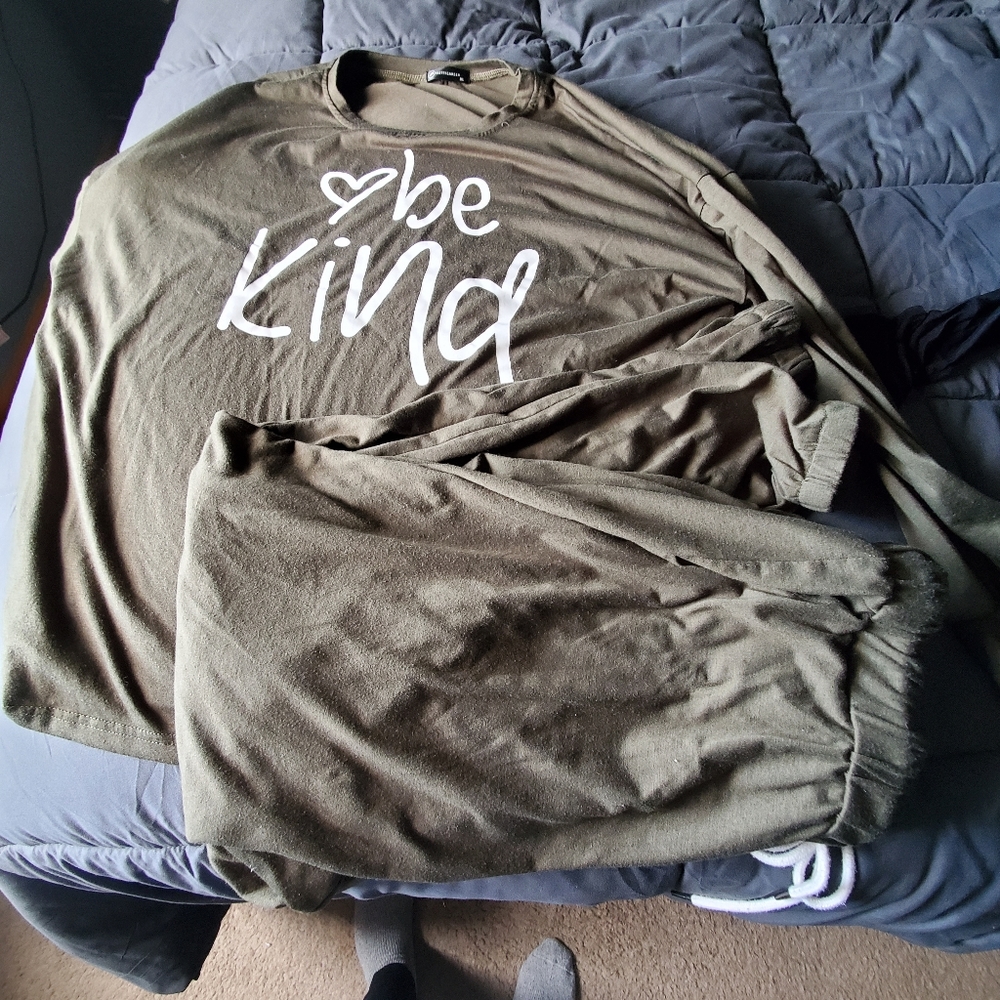 Lot of 3 loung suits. The olive is a 3x, the navy is a 2x, the black is an XXL.